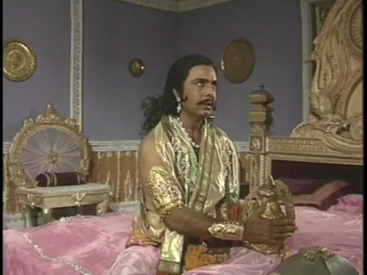 Dhritrashtra and his crown