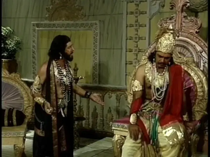 Shakuni manipulates Dhritrashtra